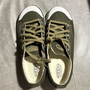 Keen shoes. Size 9 wide. Olive green in color.